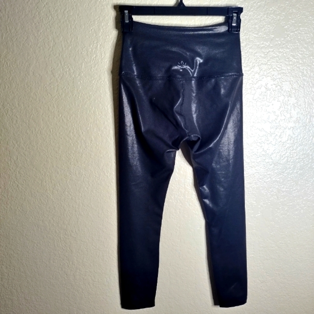 Beyond Yoga Navy Blue Faux Leather Leggings sz Xs
